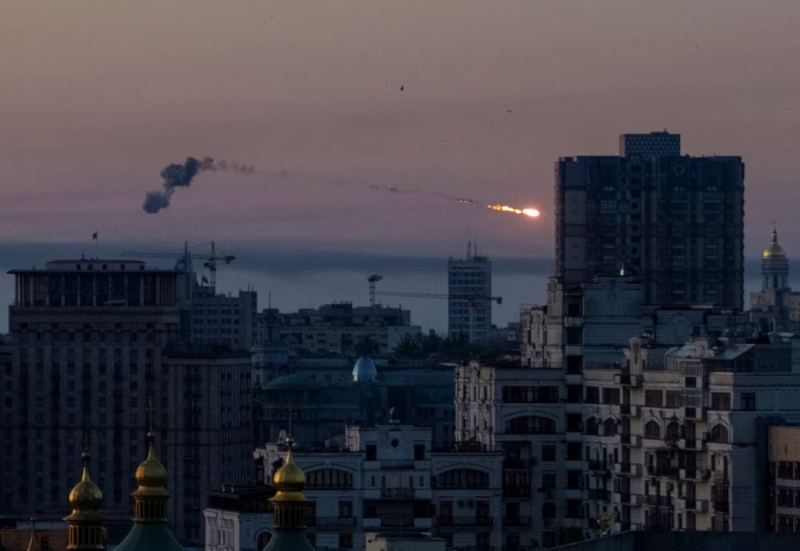 Hỏa lực Nga tập kích dồn dập, Ukraine báo động toàn lãnh thổ -0
