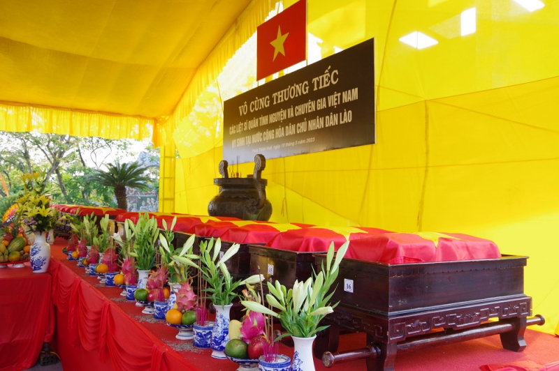 Truy điệu, an táng 16 hài cốt các liệt sĩ đưa từ chiến trường Lào về  -0