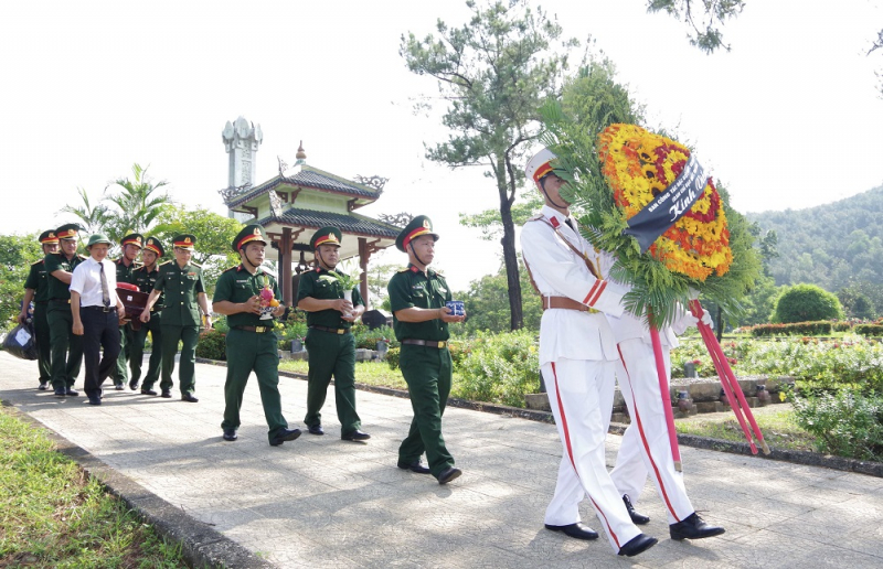 Truy điệu, an táng 16 hài cốt các liệt sĩ đưa từ chiến trường Lào về  -0