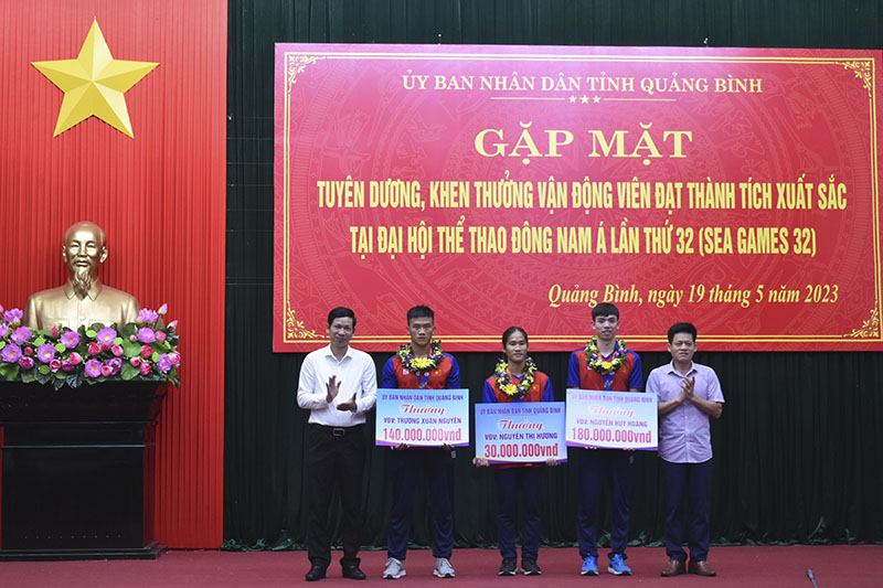 Khen thưởng các vận động viên đạt thành tích xuất sắc tại SEA Games 32. -0
