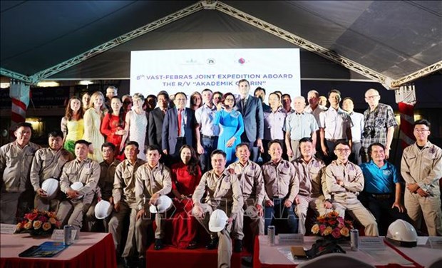 Vietnamese, Russian scientists conduct joint survey on marine resources -0