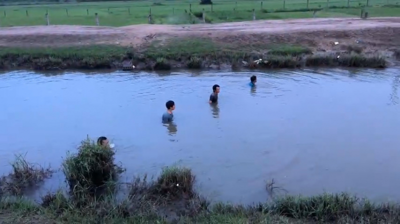 Tắm kênh, 4 học sinh nữ đuối nước thương tâm -0