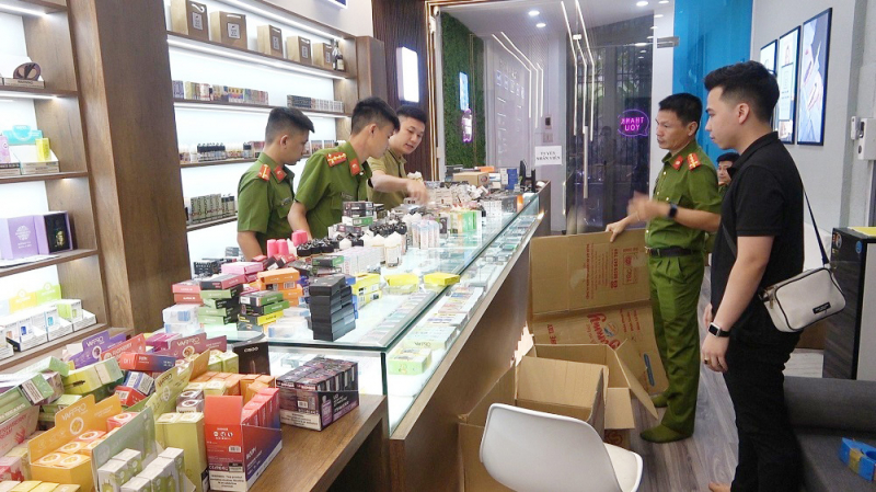 Thuốc lá điện tử đang là vấn nạn học đường -0