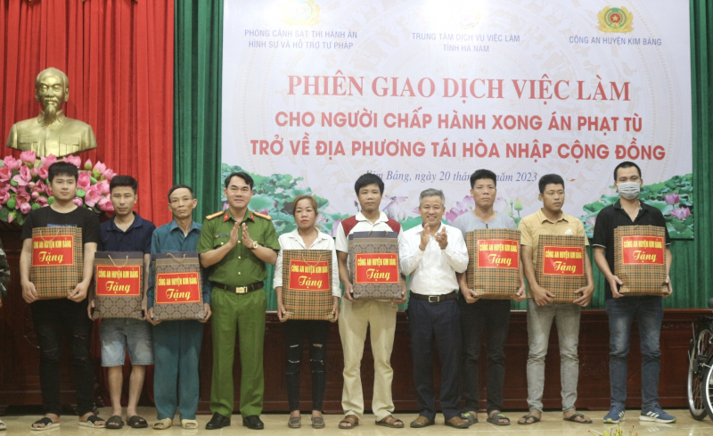 z4361167469895_aa167e526d5ce6be53dc8ff09aeff85a.jpg -0