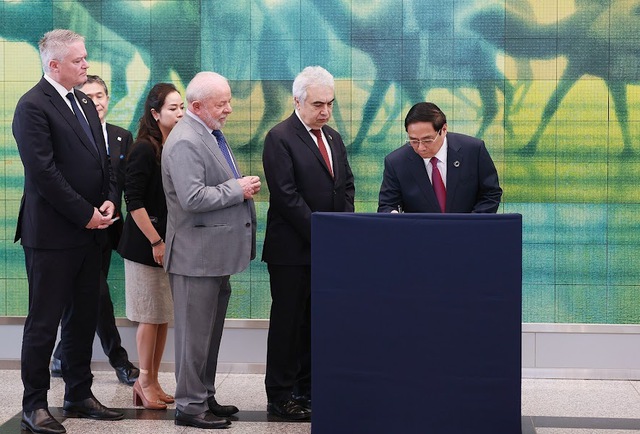 Chùm ảnh: Thủ tướng Phạm Minh Chính thăm Công viên Tưởng niệm Hòa Bình Hiroshima -0