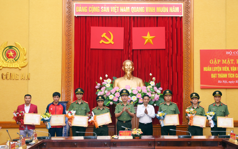 Biểu dương huấn luyện viên, vận động viên thể thao CAND đạt thành tích cao tại SEA Games 32 -1