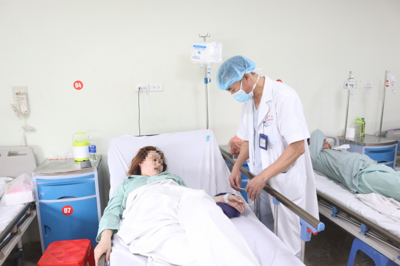 Hy hữu: Cô dâu bị kim khâu 5cm đâm xuyên mông phải cấp cứu trong đêm tân hôn -0