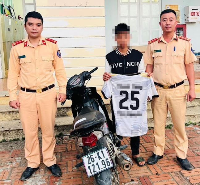 Liên tiếp xử lý các tổ lái tuổi teen “làm trò” trên đường -0