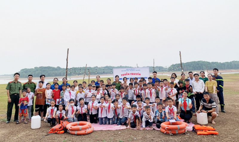  Hướng dẫn kỹ năng chống đuối nước với học sinh ngay tại các ao, hồ mùa hè -0