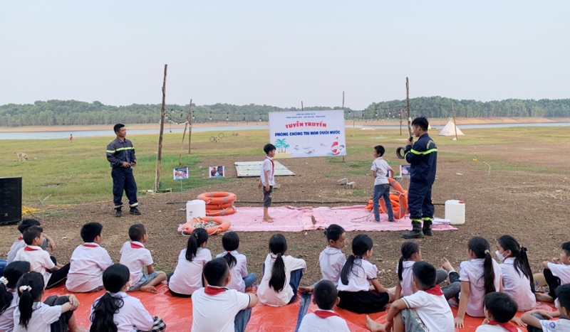  Hướng dẫn kỹ năng chống đuối nước với học sinh ngay tại các ao, hồ mùa hè -0