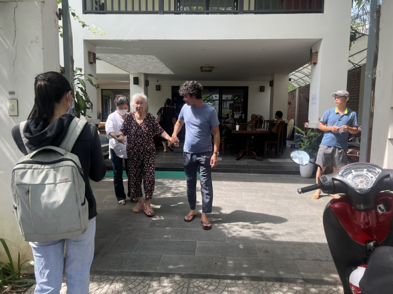 Chưa được cấp phép, Viện dưỡng lão S-Merciful Đà Nẵng vẫn đón các cụ già rồi đột ngột “bỏ rơi” -1