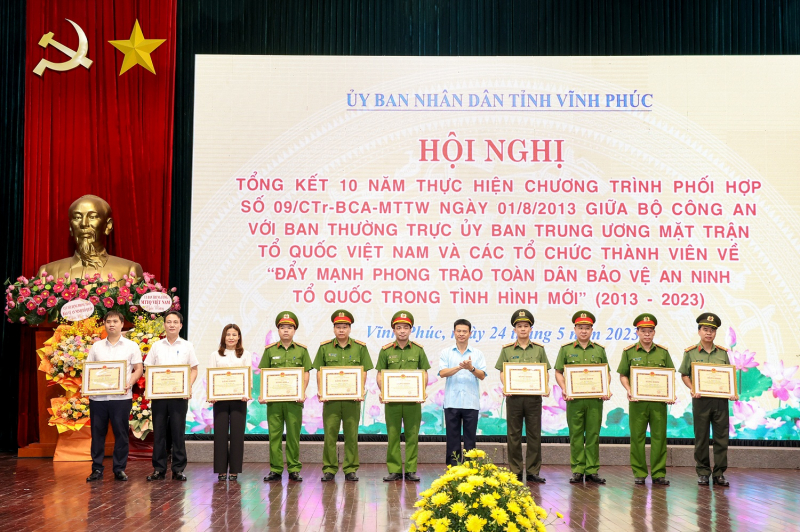 Triển khai phong trào toàn dân bảo vệ ANTQ bằng nhiều hình thức -0