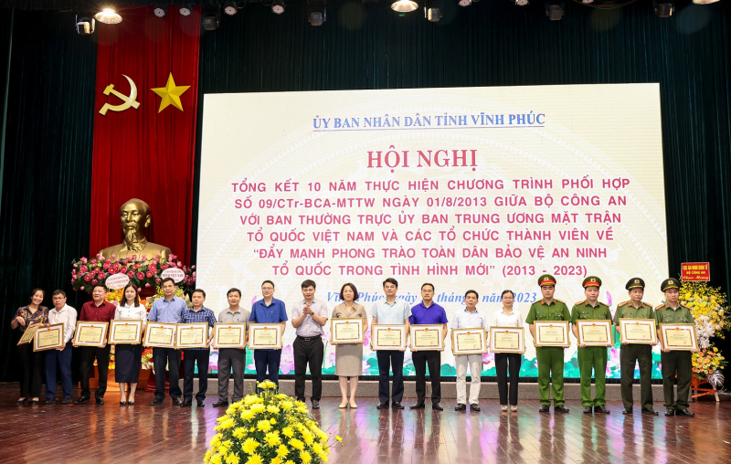 Triển khai phong trào toàn dân bảo vệ ANTQ bằng nhiều hình thức -0