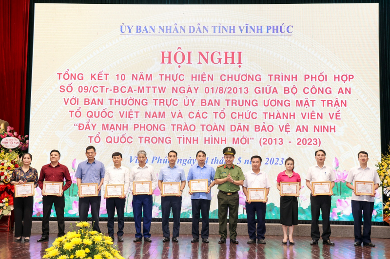 Triển khai phong trào toàn dân bảo vệ ANTQ bằng nhiều hình thức -0