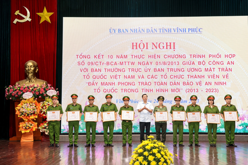 Triển khai phong trào toàn dân bảo vệ ANTQ bằng nhiều hình thức -0