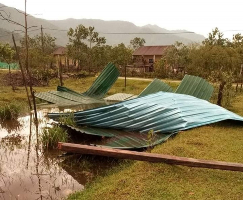 Giông lốc làm hàng chục nhà dân ở huyện miền núi của Thừa Thiên-Huế tốc mái -0