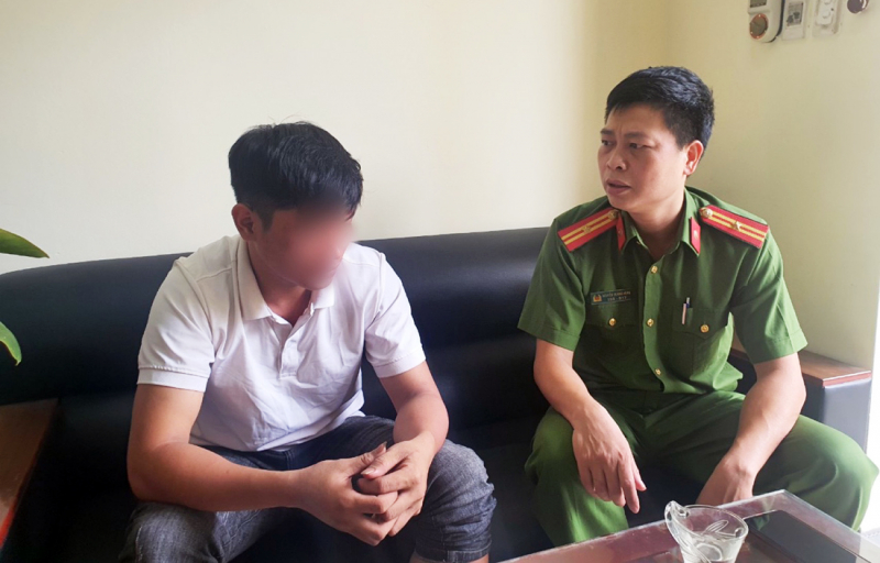 Cán bộ Công an kịp thời khuyên can nam thanh niên có ý định tự tử -0