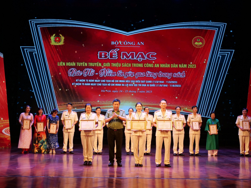 Bế mạc Liên hoan “Bác Hồ - Niềm tin yêu qua từng trang sách” năm 2023 -0
