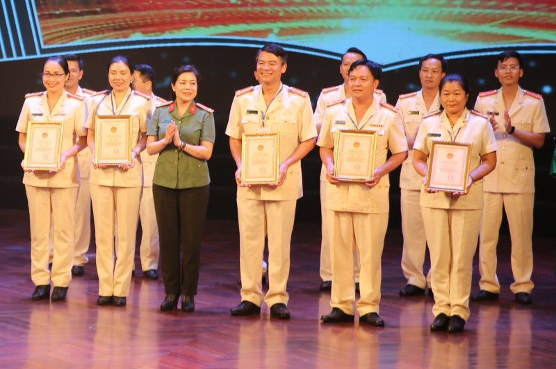 Bế mạc Liên hoan “Bác Hồ - Niềm tin yêu qua từng trang sách” năm 2023 -0