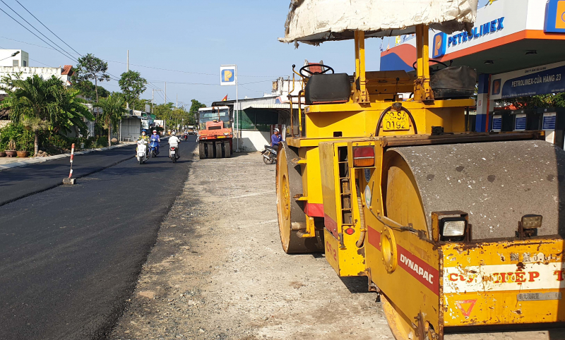 Xe lu cán chết công nhân làm đường -0