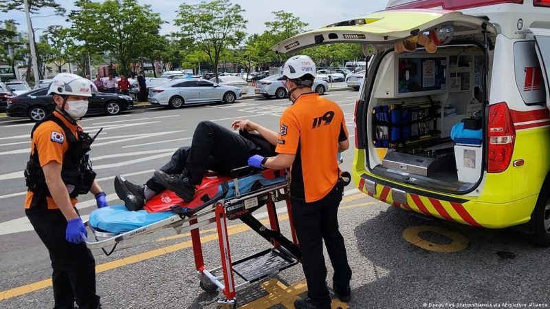 Hãi hùng khoảnh khắc cửa máy bay Hàn Quốc mở toang giữa không trung -0