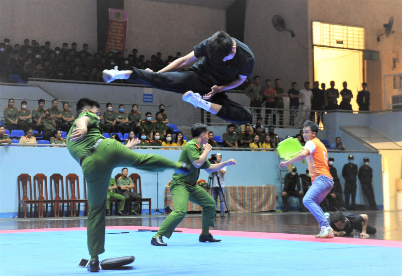 Gần 1.000 chiến sĩ tham dự Hội thi Quân sự, võ thuật cho lực lượng trực tiếp chiến đấu trong CAND -2