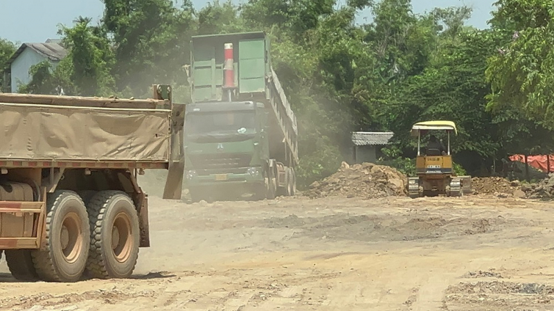 Chưa hoàn thiện thủ tục, chủ đầu tư cấp tập cho san lấp mặt bằng -0