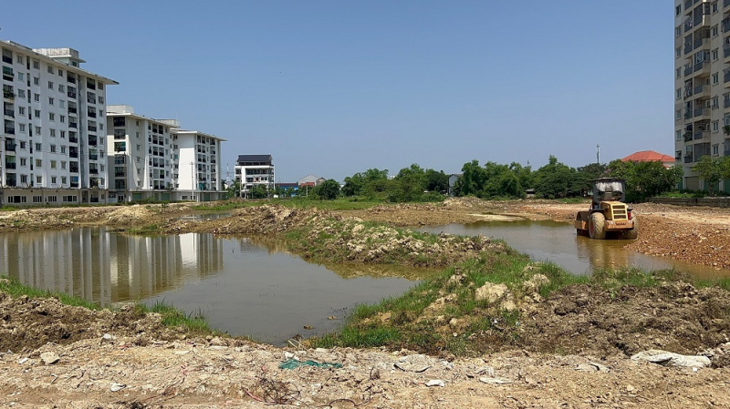 Chưa hoàn thiện thủ tục, chủ đầu tư cấp tập cho san lấp mặt bằng -0