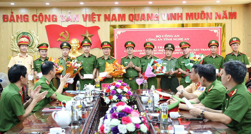 trao-thuong-1.jpg -0