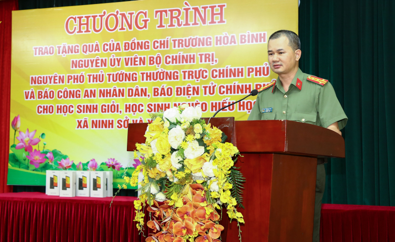 San sẻ khó khăn với học sinh nghèo huyện Thường Tín -0