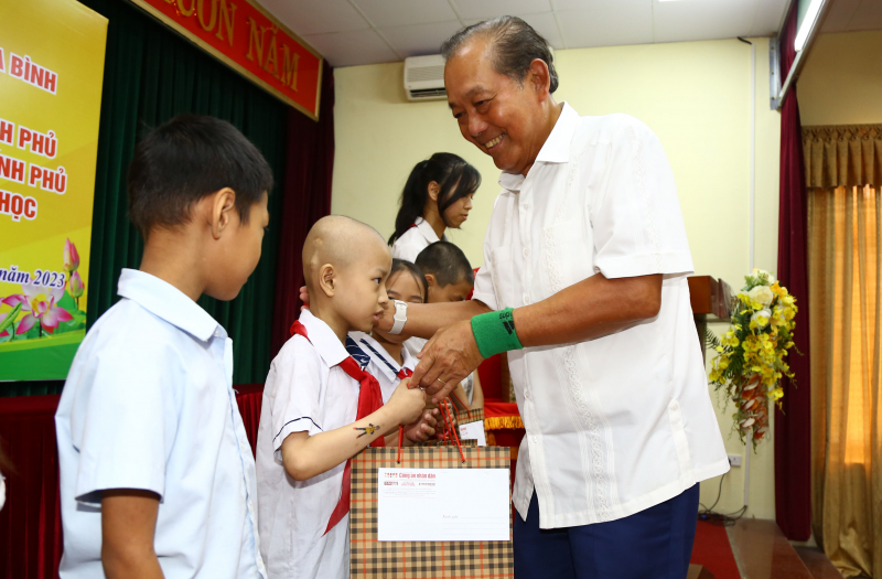 San sẻ khó khăn với học sinh nghèo huyện Thường Tín -0