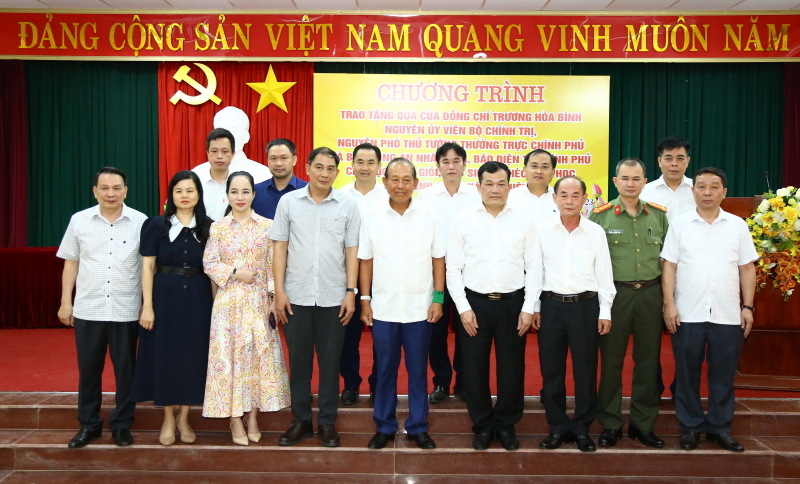 San sẻ khó khăn với học sinh nghèo huyện Thường Tín -0