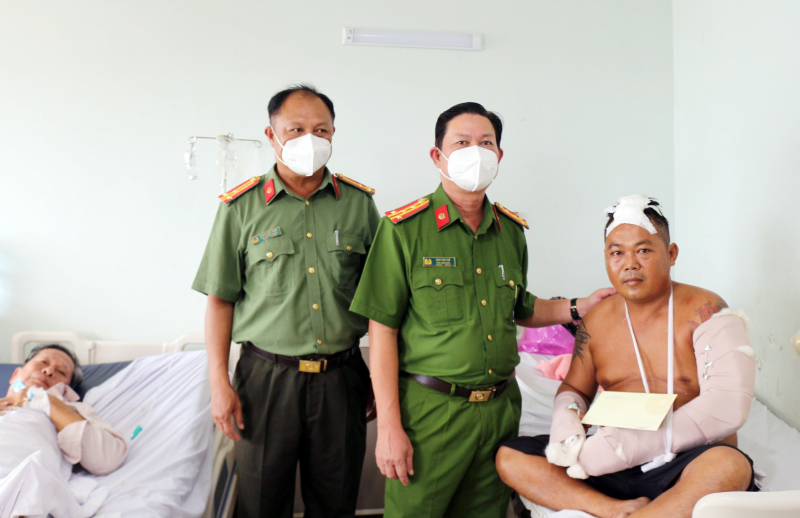 Bắt tạm giam đối tượng chém Trung tá Công an cùng 2 dân phòng khi đang thi hành công vụ -0