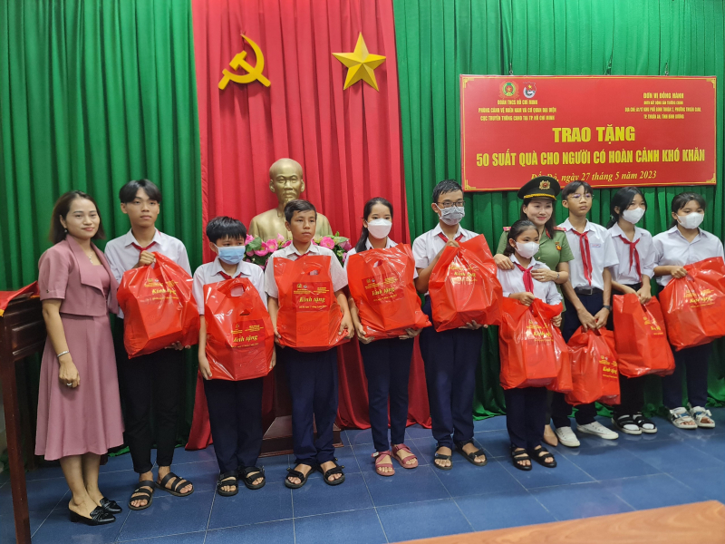 Tuổi trẻ CAND về miền Đất đỏ -0