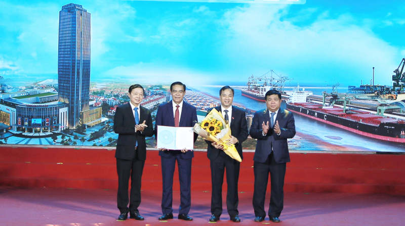 Hơn 220 nghìn tỉ đồng được kí kết, cam kết đầu tư vào Hà Tĩnh -0