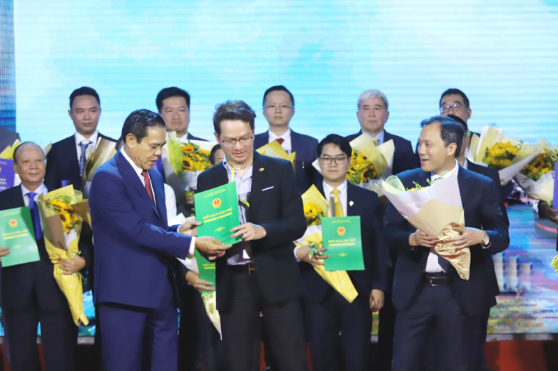 Hơn 220 nghìn tỉ đồng được kí kết, cam kết đầu tư vào Hà Tĩnh -0