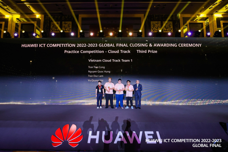 Sinh viên Việt Nam giành giải Ba chung kết toàn cầu Cuộc thi Huawei ICT Competition  -0
