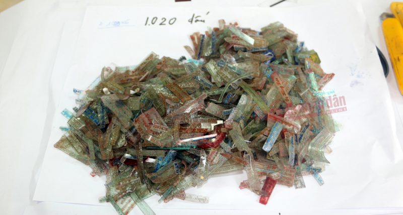 Bắt đối tượng cầm đầu đường dây sản xuất, tiêu thụ  hơn 60.000 con dấu, tài liệu giả -2