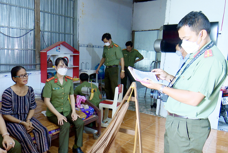 Thoát khỏi… “hang hùm” -0