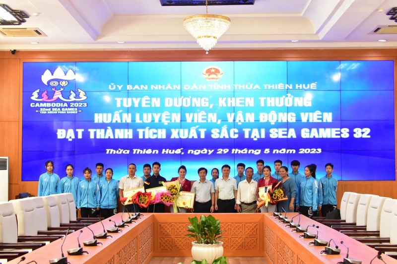 Hai chị em ruột ở Huế đoạt huy chương Vàng môn Vật tự do tại SEA Games 32 -0