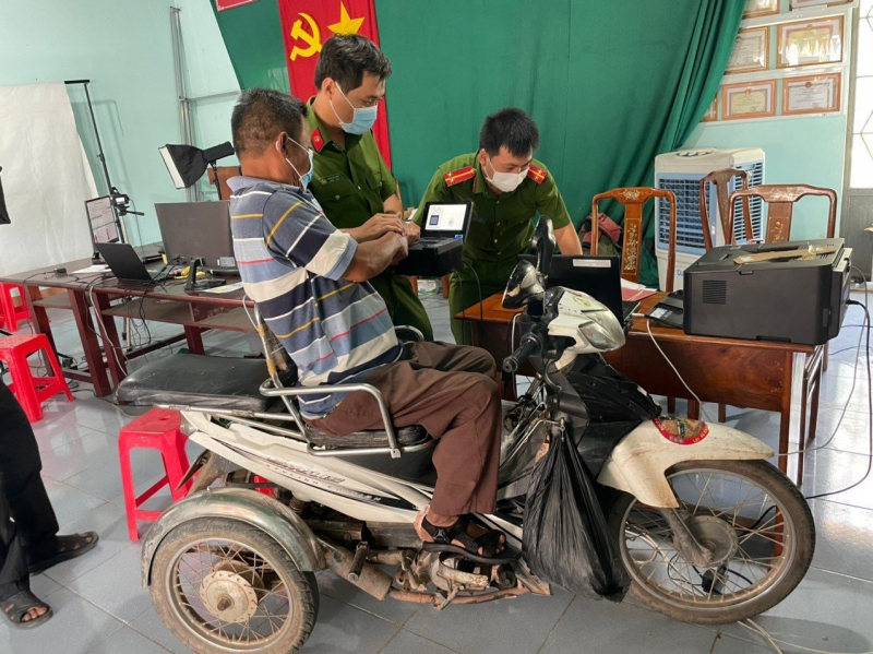 Địa phương đầu tiên ở Bình Dương hoàn thành cấp CCCD cho 100% người dân -0