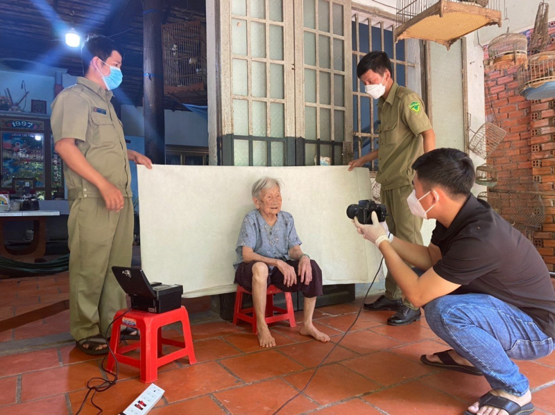 Địa phương đầu tiên ở Bình Dương hoàn thành cấp CCCD cho 100% người dân -0