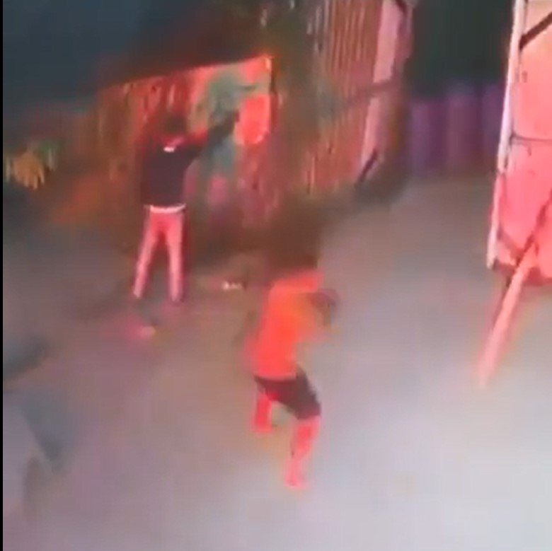 Truy tìm nhóm thanh niên nổ nhiều phát súng ở khu dân cư -0