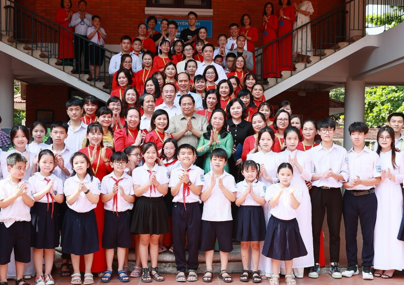 Thủ tướng Phạm Minh Chính thăm trẻ em có hoàn cảnh đặc biệt khó khăn -0