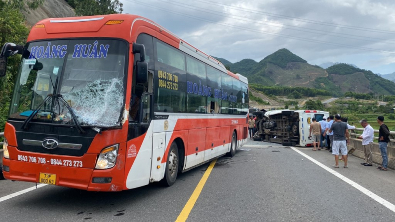Tài xế xe khách 45 chỗ gây tai nạn do vượt ẩu -0