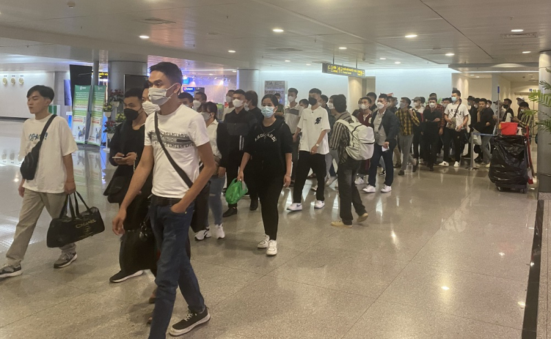 60 Vietnamese rescued from Philippines casino return home -0