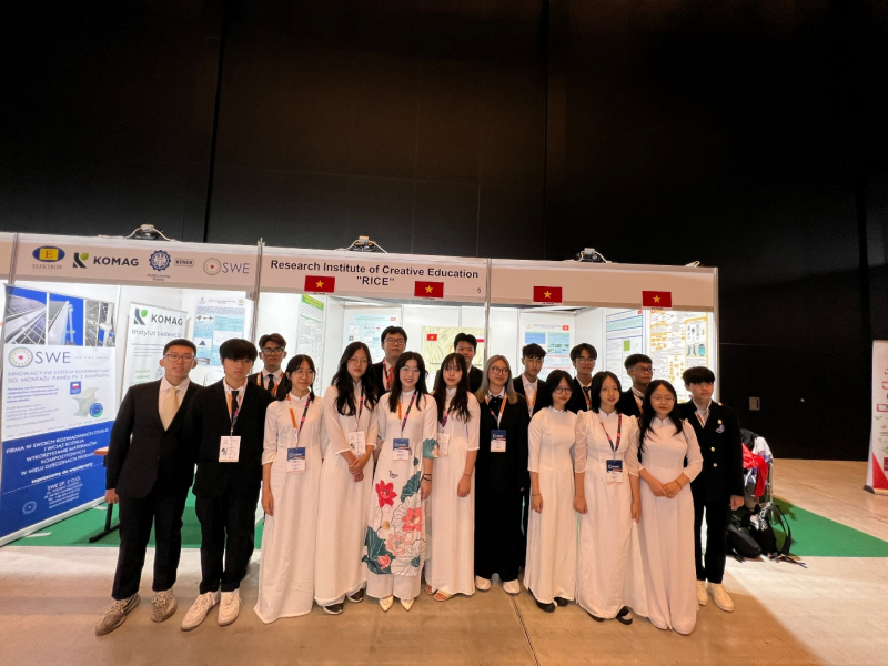 Đoàn học sinh Việt Nam đạt thành tích cao tại cuộc thi Khoa học kỹ thuật phát minh sáng chế quốc tế INTARG -0