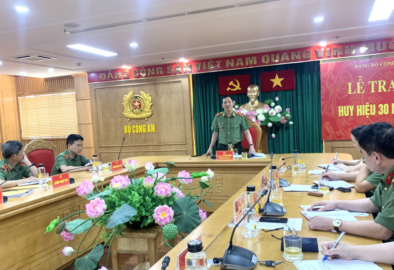 Thứ trưởng Lê Văn Tuyến làm việc với Cục Y tế nhằm rà soát, đánh giá toàn diện công tác y tế trong CAND -0