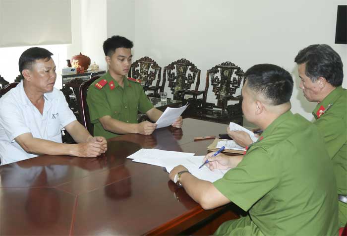 Đối tượng trốn truy nã hơn 30 năm ra đầu thú -0