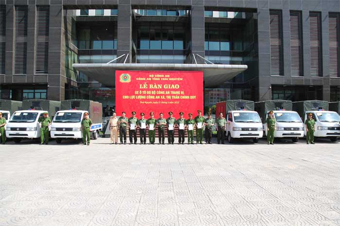 32 Công an xã, thị trấn được nhận xe ô tô phục vụ công tác -0